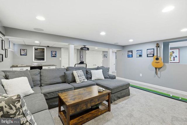 482 CLIFTON AVE, Bayville, NJ 08721