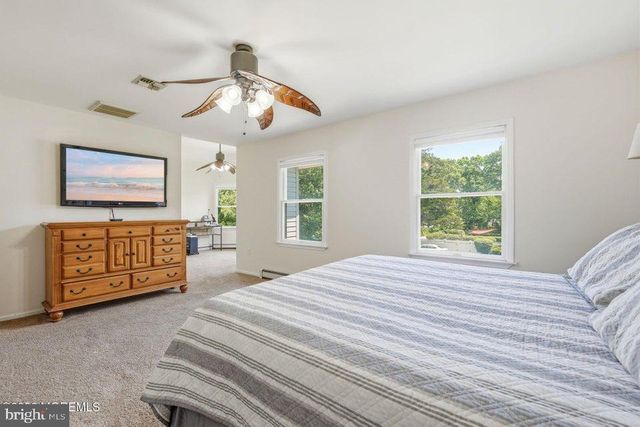 482 CLIFTON AVE, Bayville, NJ 08721