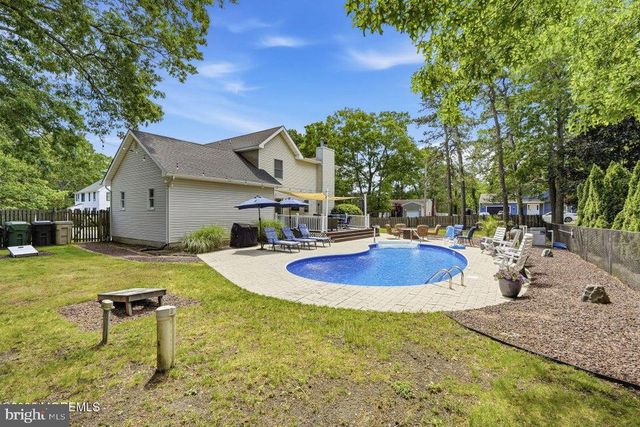 482 CLIFTON AVE, Bayville, NJ 08721