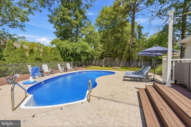 482 CLIFTON AVE, Bayville, NJ 08721
