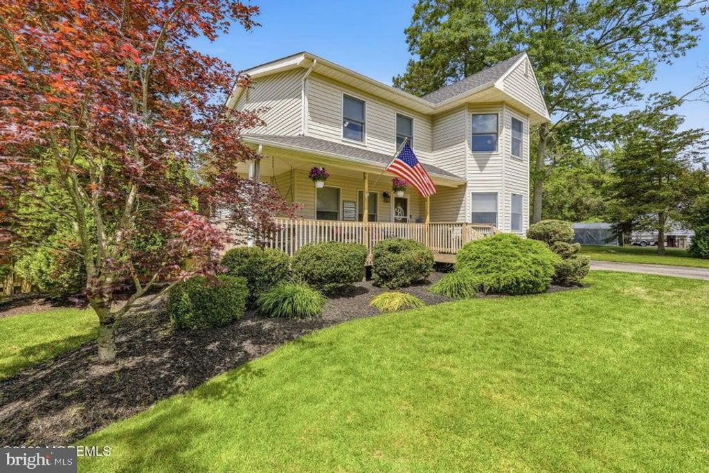 482 CLIFTON AVE, Bayville, NJ 08721