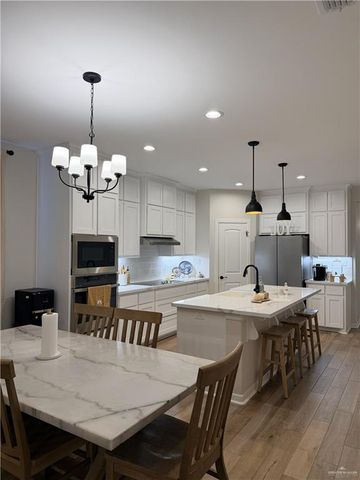 2701 N Day Lily Avenue, Edinburg, TX 78541