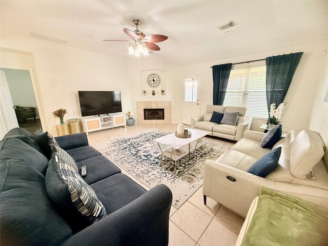 4615 Pin Oak Creek Lane, Houston, TX 77345