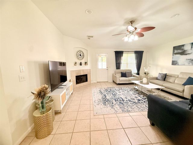 4615 Pin Oak Creek Lane, Houston, TX 77345