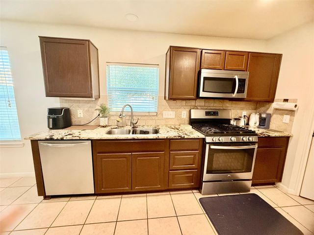 4615 Pin Oak Creek Lane, Houston, TX 77345