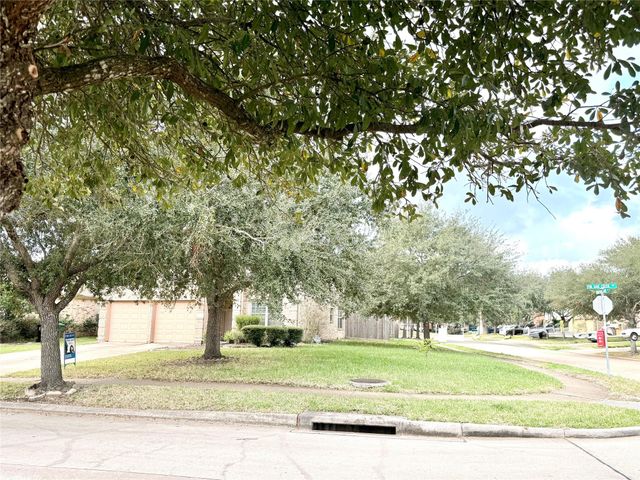 4615 Pin Oak Creek Lane, Houston, TX 77345