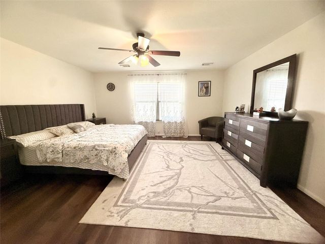 4615 Pin Oak Creek Lane, Houston, TX 77345