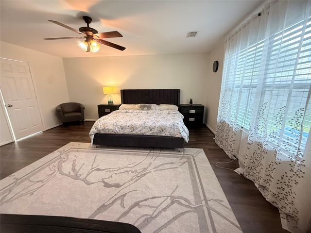 4615 Pin Oak Creek Lane, Houston, TX 77345