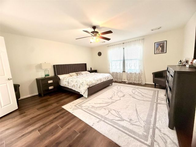 4615 Pin Oak Creek Lane, Houston, TX 77345