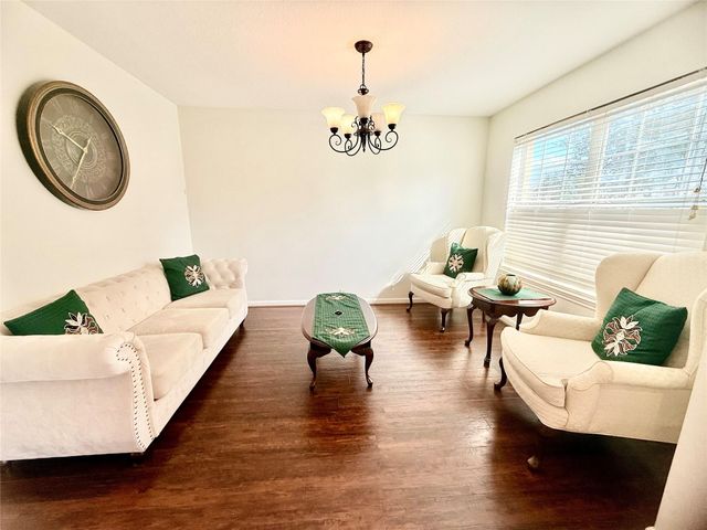 4615 Pin Oak Creek Lane, Houston, TX 77345