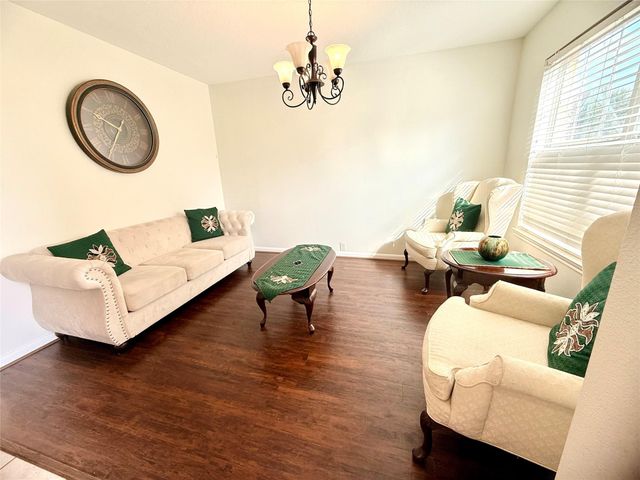 4615 Pin Oak Creek Lane, Houston, TX 77345