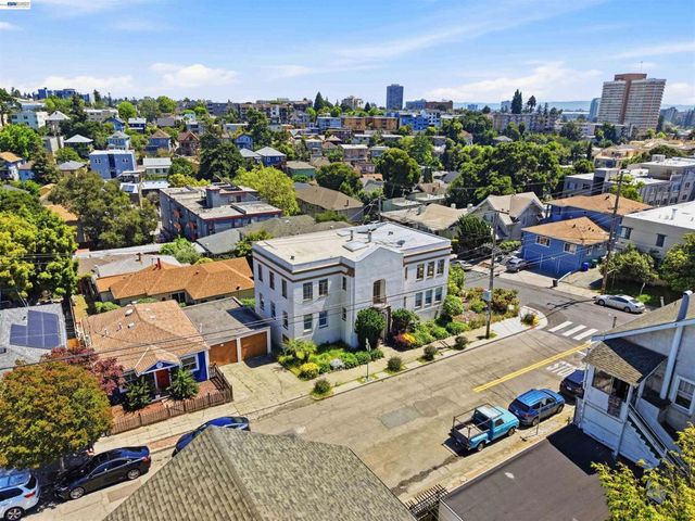 304 Fairmount Ave, Oakland, CA 94611