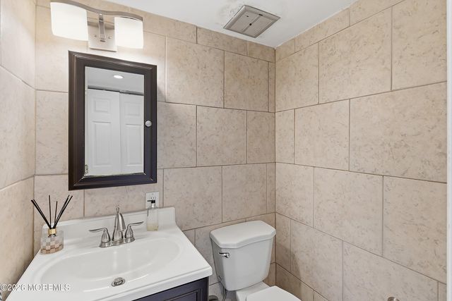 172 Williamsburg Lane, Lakewood, NJ 08701