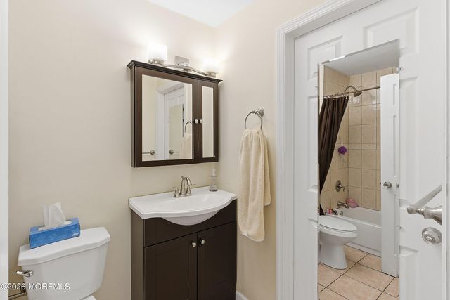 172 Williamsburg Lane, Lakewood, NJ 08701