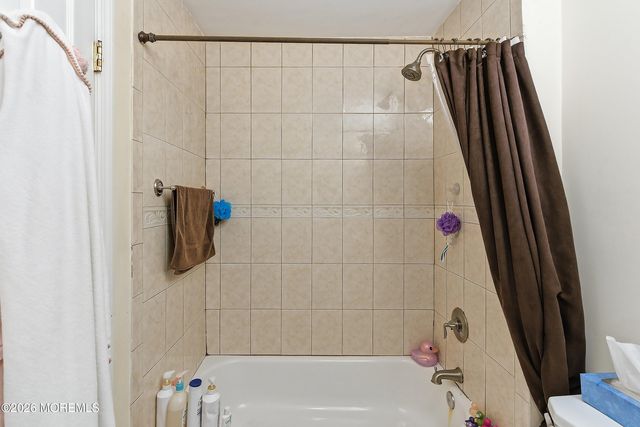 172 Williamsburg Lane, Lakewood, NJ 08701