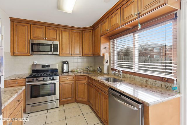 172 Williamsburg Lane, Lakewood, NJ 08701