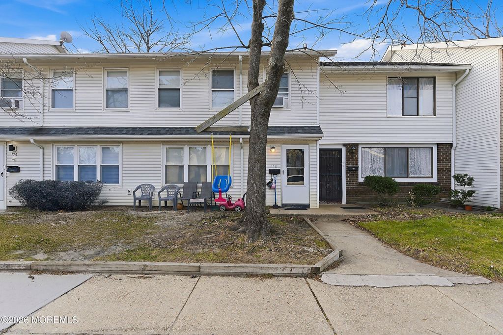 172 Williamsburg Lane, Lakewood, NJ 08701