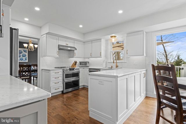8 HARROW CIR, Wayne, PA 19087