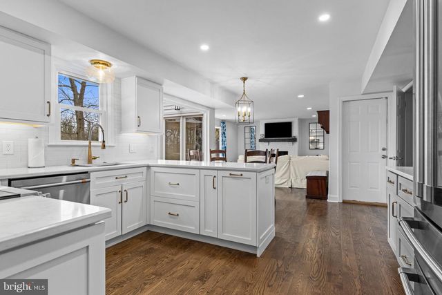 8 HARROW CIR, Wayne, PA 19087