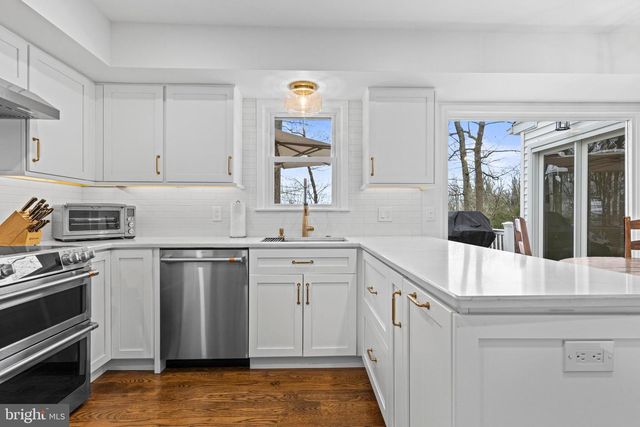 8 HARROW CIR, Wayne, PA 19087
