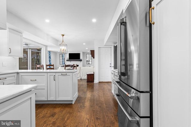 8 HARROW CIR, Wayne, PA 19087