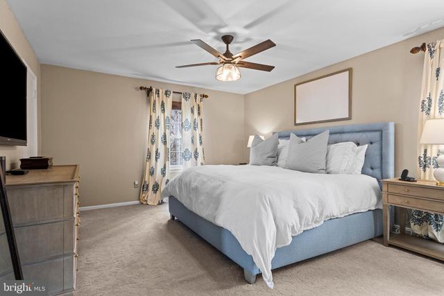 8 HARROW CIR, Wayne, PA 19087