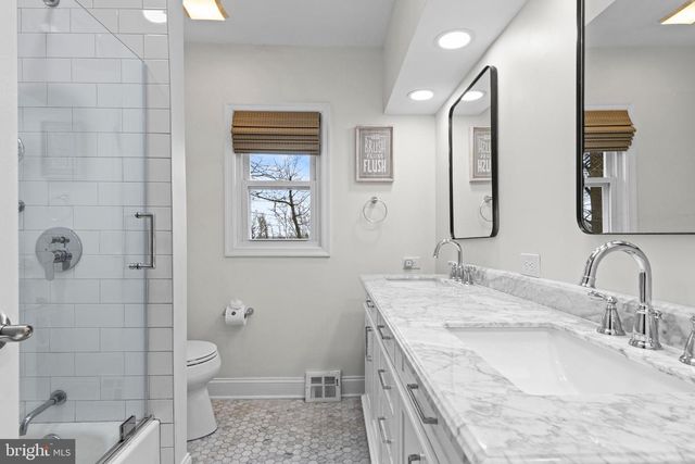 8 HARROW CIR, Wayne, PA 19087