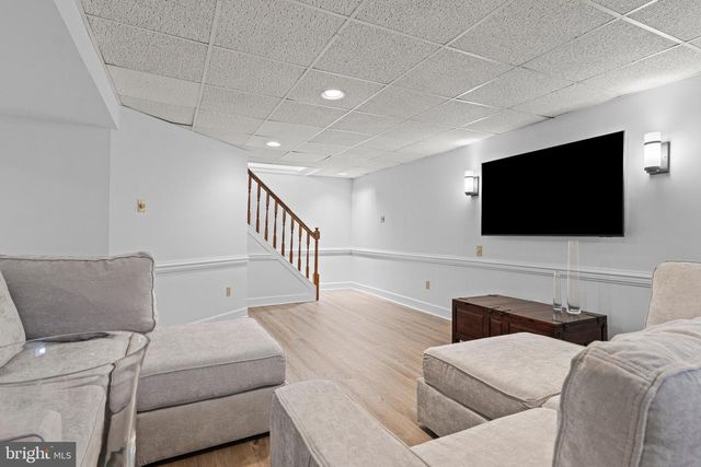 8 HARROW CIR, Wayne, PA 19087