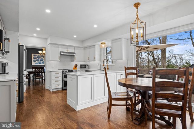 8 HARROW CIR, Wayne, PA 19087