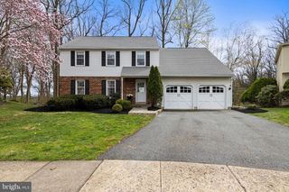 8 HARROW CIR, Wayne, PA 19087