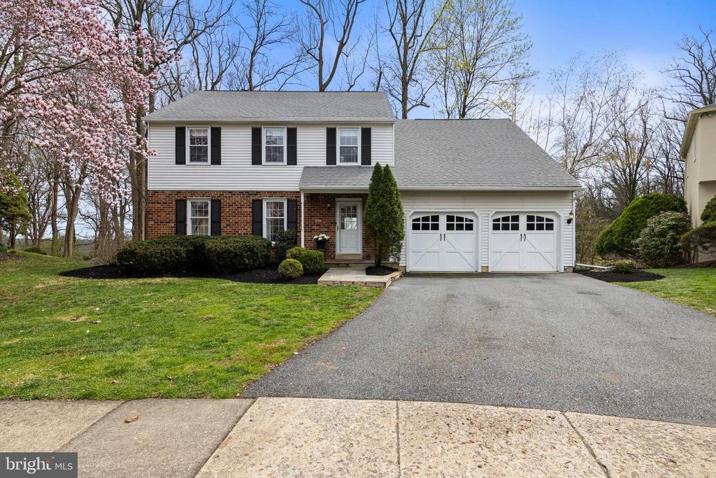 8 HARROW CIR, Wayne, PA 19087