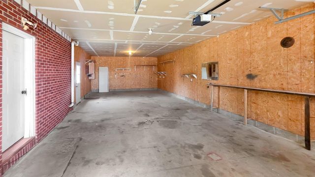 129 Acadia Street, Waterloo, IA 50702