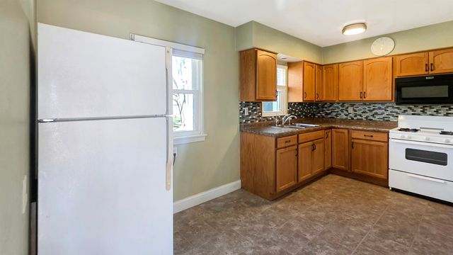 129 Acadia Street, Waterloo, IA 50702