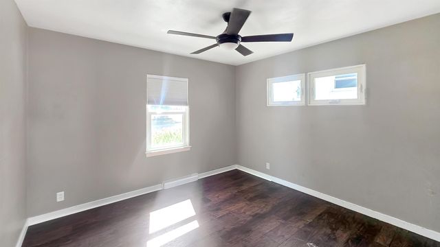 129 Acadia Street, Waterloo, IA 50702