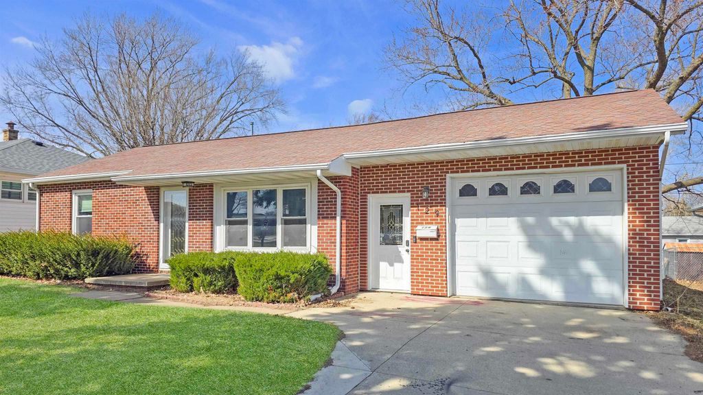 129 Acadia Street, Waterloo, IA 50702