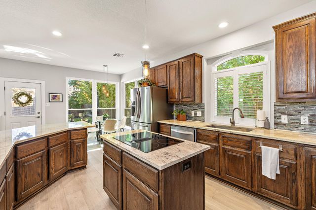 3712 Royal Port Rush DR, Round Rock, TX 78664