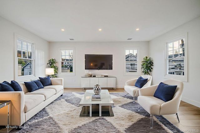 24 Skillman Street Upper, Roslyn, NY 11576