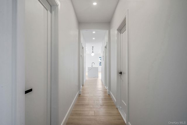 24 Skillman Street Upper, Roslyn, NY 11576