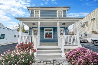 24 Skillman Street Upper, Roslyn, NY 11576