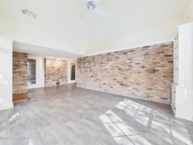 301 Upland Drive, Lafayette, LA 70506