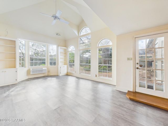 301 Upland Drive, Lafayette, LA 70506