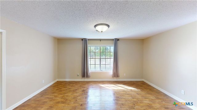 107 Hampton Court, Victoria, TX 77904