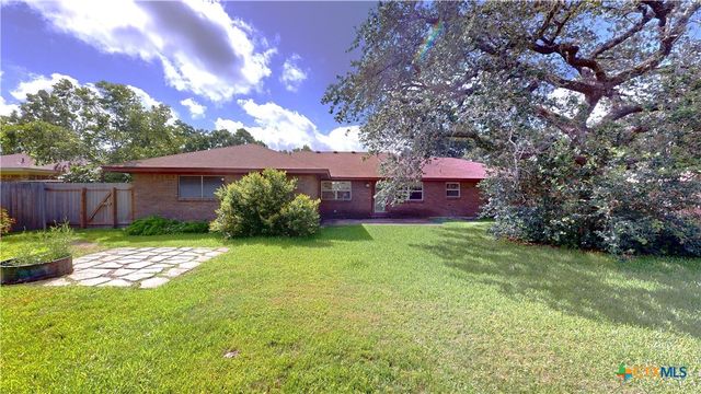 107 Hampton Court, Victoria, TX 77904
