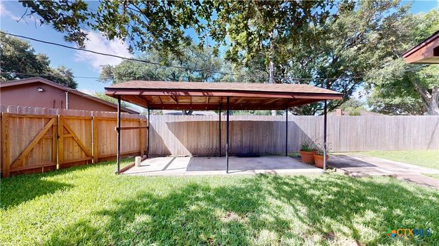 107 Hampton Court, Victoria, TX 77904