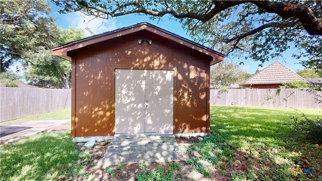 107 Hampton Court, Victoria, TX 77904