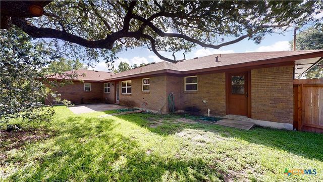 107 Hampton Court, Victoria, TX 77904