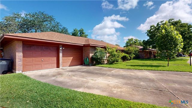 107 Hampton Court, Victoria, TX 77904