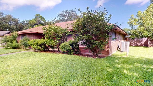 107 Hampton Court, Victoria, TX 77904