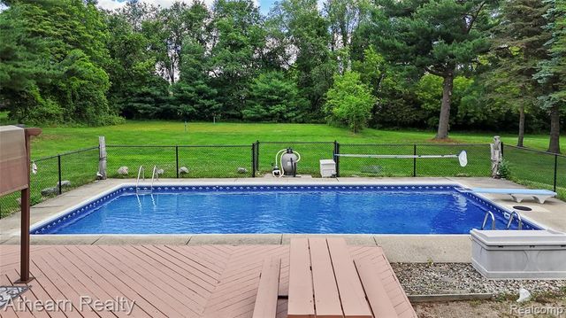 12427 Foley Road, Fenton, MI 48430