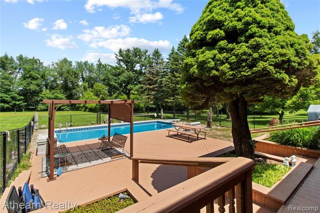 12427 Foley Road, Fenton, MI 48430